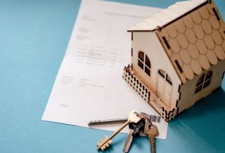 Investir à Gassin : pourquoi faire confiance à une agence immobilière locale ?